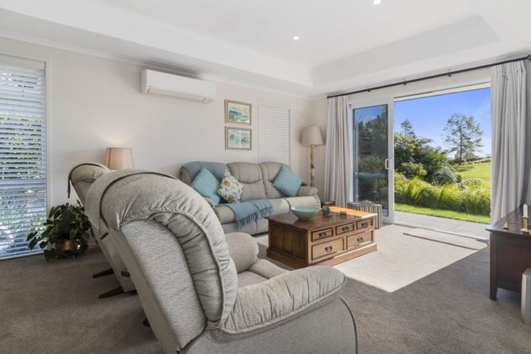 Photo of property in 18 Tranquil Grove, Omokoroa, 3114