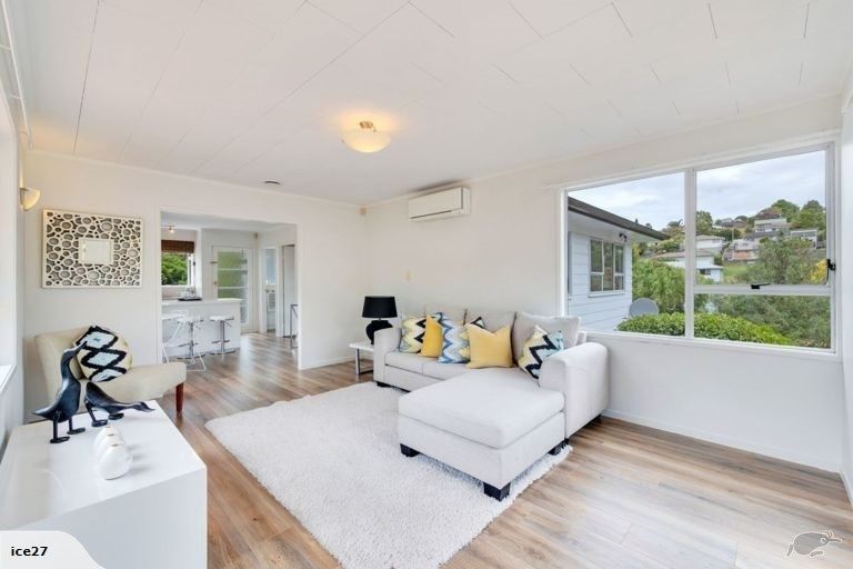 Photo of property in 12 Topliss Drive, Northcross, Auckland, 0632