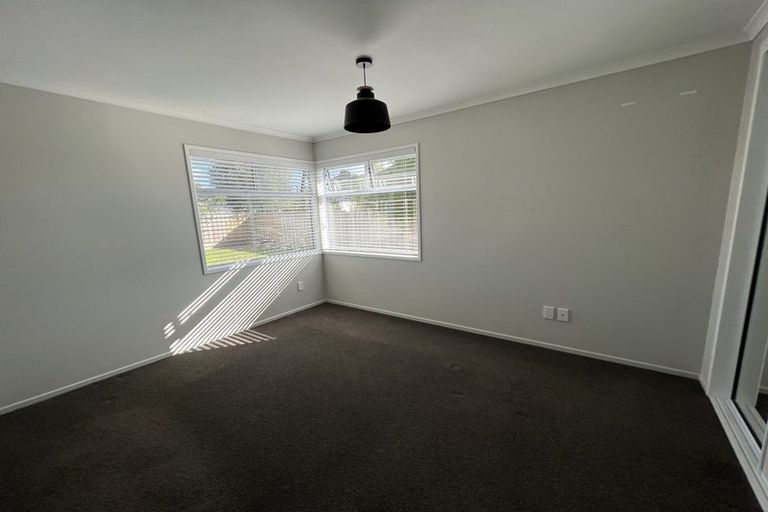 Photo of property in 7 Booralee Avenue, Botany Downs, Auckland, 2010