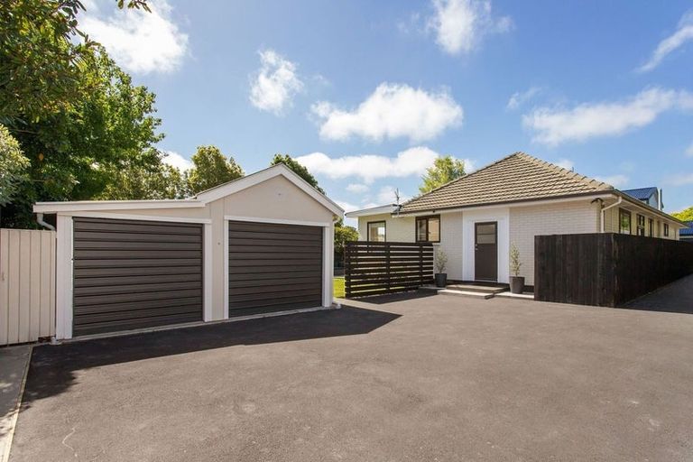Photo of property in 92a Memorial Avenue, Ilam, Christchurch, 8053