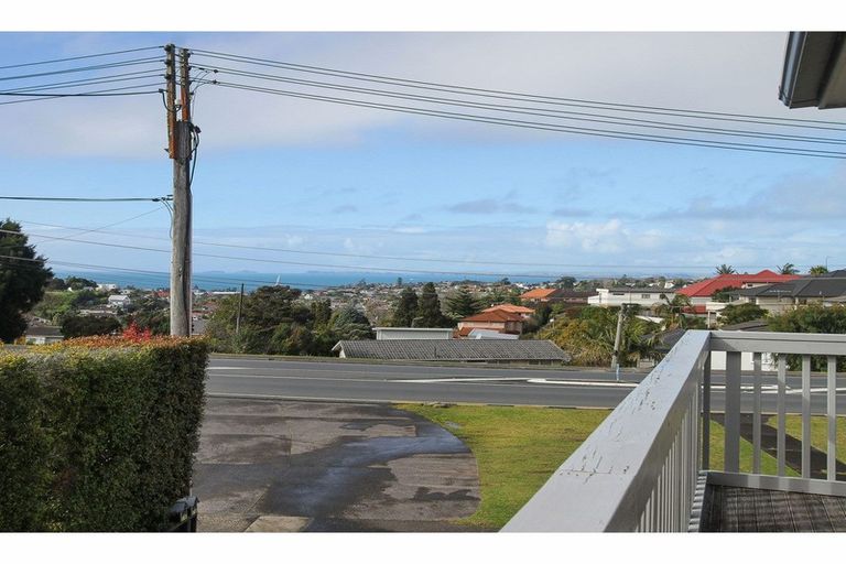 Photo of property in 832 East Coast Road, Oteha, Auckland, 0630