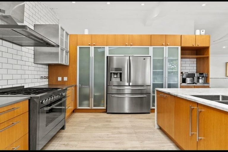 Photo of property in 80b Queen Street, Northcote Point, Auckland, 0627