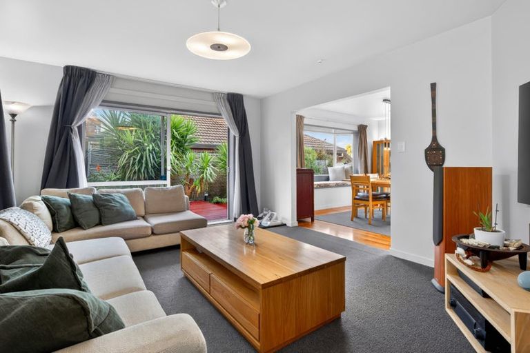 Photo of property in 86 Crestview Place, Browns Bay, Auckland, 0630