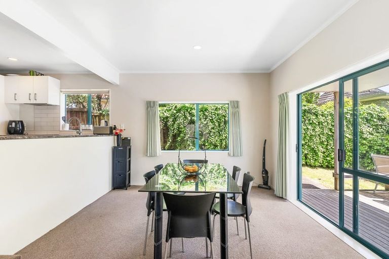 Photo of property in 33b Dalwhinnie Parade, Highland Park, Auckland, 2010