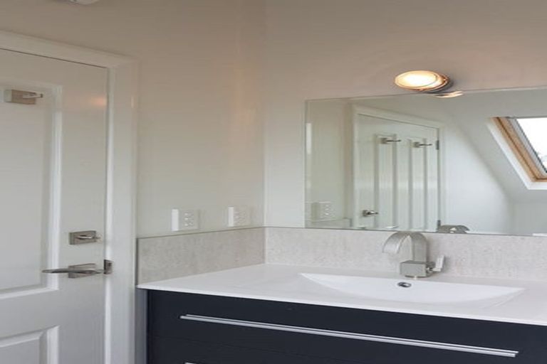 Photo of property in 92b Upper Harbour Drive, Greenhithe, Auckland, 0632