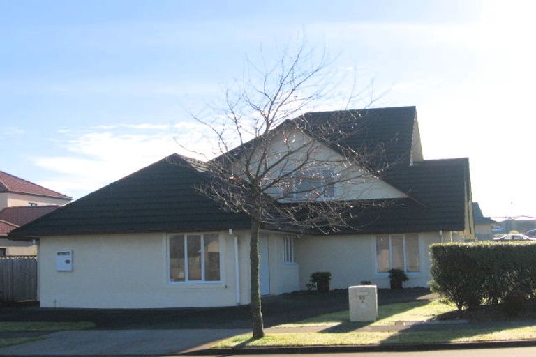 Photo of property in 85 Moyrus Crescent, East Tamaki Heights, Auckland, 2016