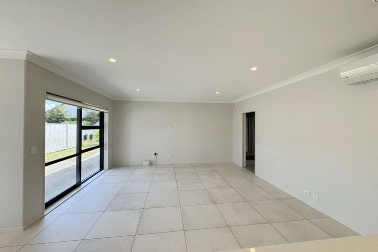 Photo of property in 11 Kaimanawa Road, Karaka, Papakura, 2113