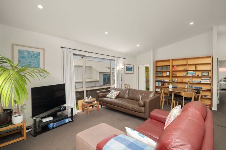 Photo of property in 29 Moncks Spur Road, Redcliffs, Christchurch, 8081