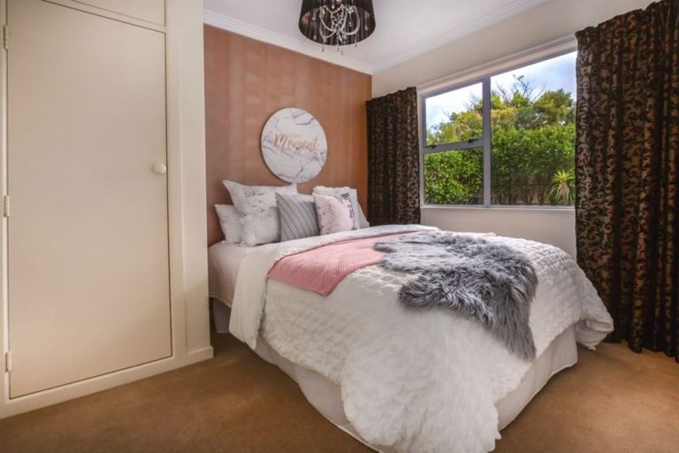 Photo of property in 2 Karoro Place, Paremata, Porirua, 5024