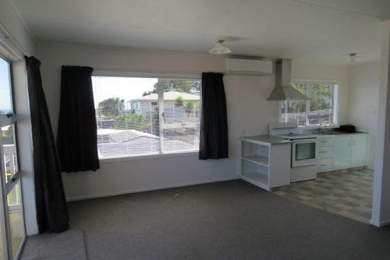 Photo of property in 39a Simons Street, Moturoa, New Plymouth, 4310