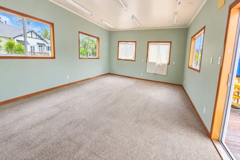 Photo of property in 21 Waipuia Place, Greenhithe, Auckland, 0632