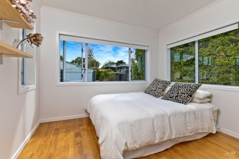 Photo of property in 23 Zealandia Road, Manly, Whangaparaoa, 0930