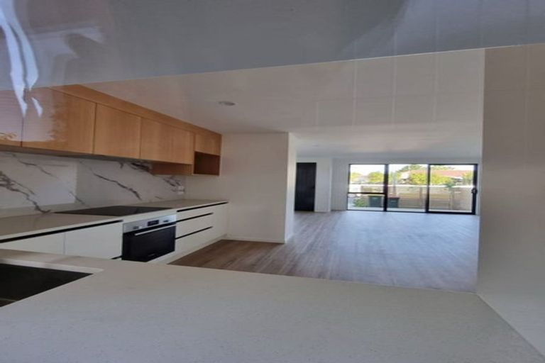 Photo of property in 2a Dianne Louise Drive, Half Moon Bay, Auckland, 2012