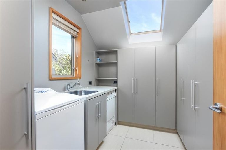 Photo of property in 17 Cornwall Street, Vauxhall, Dunedin, 9013