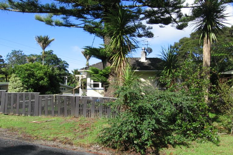 Photo of property in 77 Waima Crescent, Titirangi, Auckland, 0604