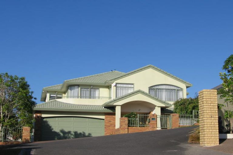 Photo of property in 9 Gretna Green, Browns Bay, Auckland, 0630