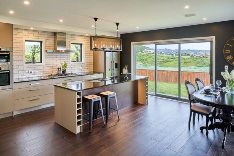 Photo of property in 101 Aotea Drive, Aotea, Porirua, 5024