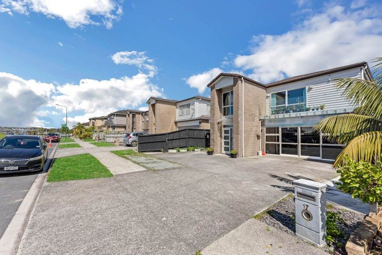 Photo of property in 17 Kerrykeel Drive, Flat Bush, Auckland, 2019