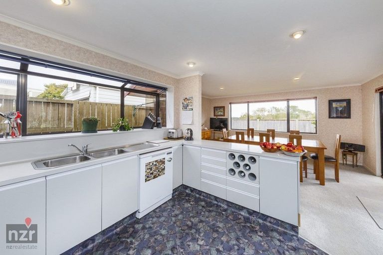 Photo of property in 35 Springdale Grove, Fitzherbert, Palmerston North, 4410