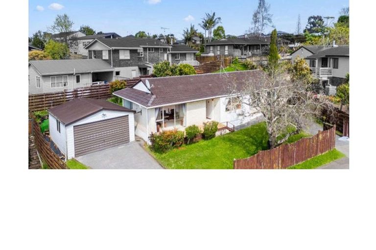 Photo of property in 4 Sirius Place, Botany Downs, Auckland, 2010