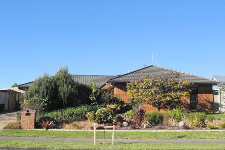 Photo of property in 16 Chesterfield Place, Rototuna, Hamilton, 3210