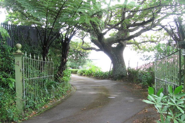 Photo of property in 4 Goldies Brae, Thorndon, Wellington, 6011