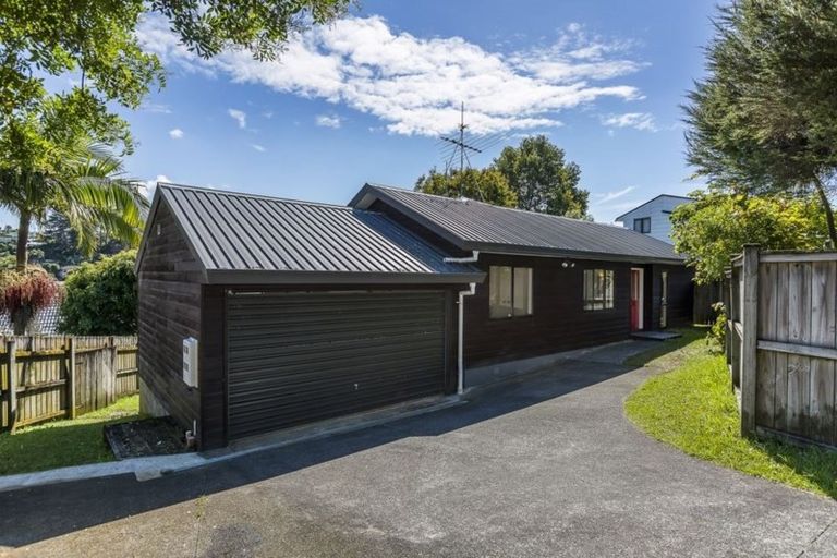 Photo of property in 2/9 Eastwood Rise, Browns Bay, Auckland, 0630