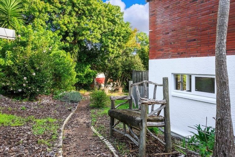 Photo of property in 2/20 Pemberton Avenue, Bayview, Auckland, 0629