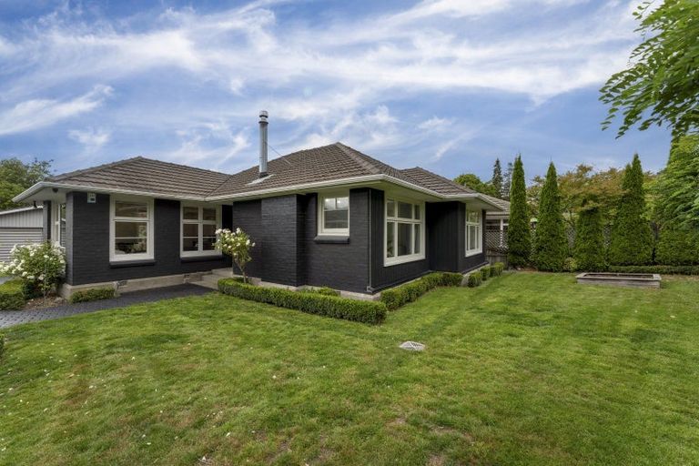 Photo of property in 19 Centaurus Road, Cashmere, Christchurch, 8022