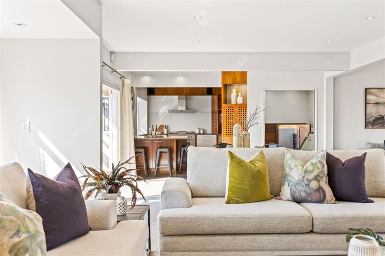 Photo of property in 30 Churchill Road, Murrays Bay, Auckland, 0630