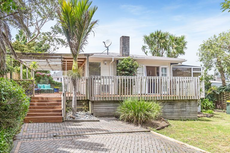 Photo of property in 1/33 Nile Road, Kelston, Auckland, 0602