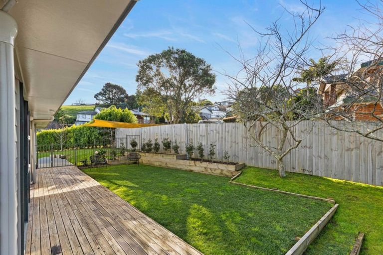 Photo of property in 9 Van Dyke Place, West Harbour, Auckland, 0618