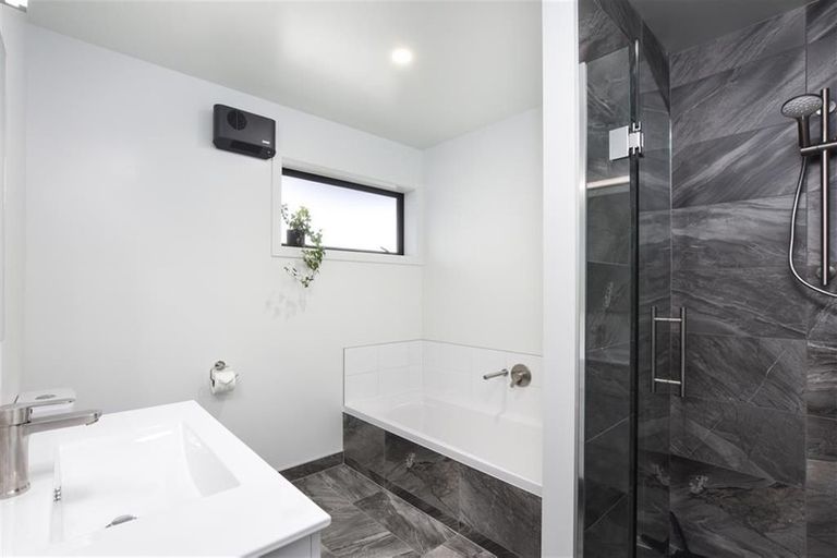 Photo of property in 51 Glendevon Place, Vauxhall, Dunedin, 9013