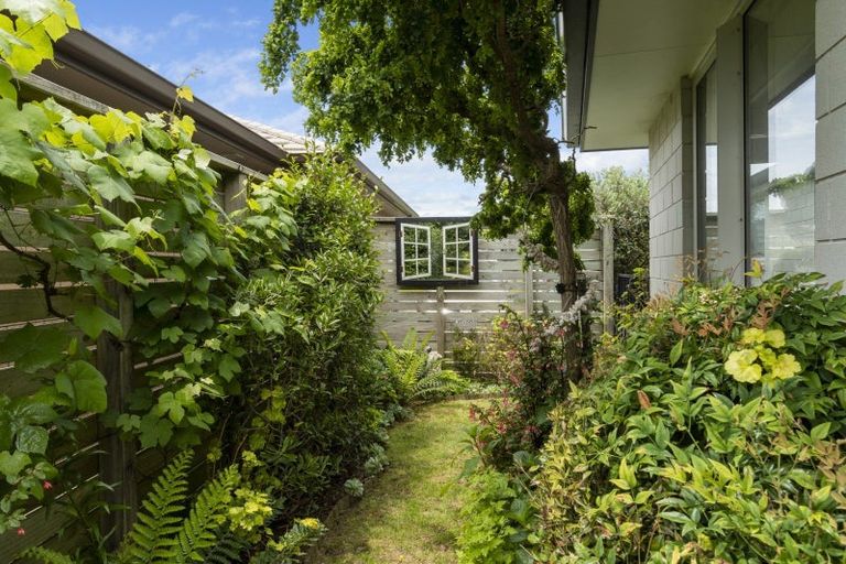 Photo of property in 6 Capstan Close, Pyes Pa, Tauranga, 3112