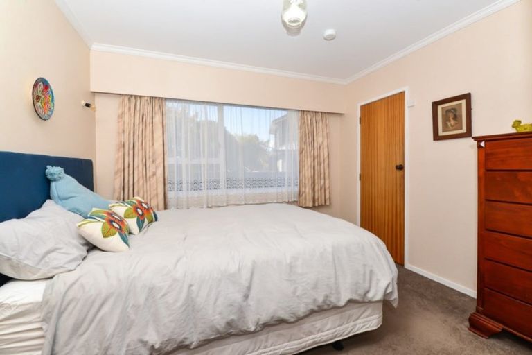 Photo of property in 18 Gilbass Avenue, Hamilton Lake, Hamilton, 3204