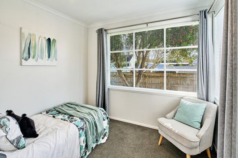 Photo of property in 33 Gibson Crescent, Naenae, Lower Hutt, 5011