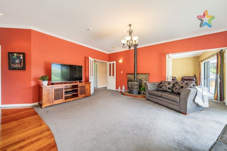 Photo of property in 6a Marua Palm Grove, Timberlea, Upper Hutt, 5018