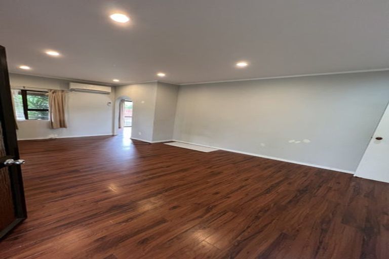 Photo of property in 2 Dalmahoy Place, Wattle Downs, Auckland, 2103