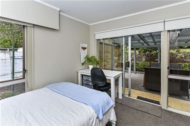 Photo of property in 61 Merriefield Avenue, Forrest Hill, Auckland, 0620