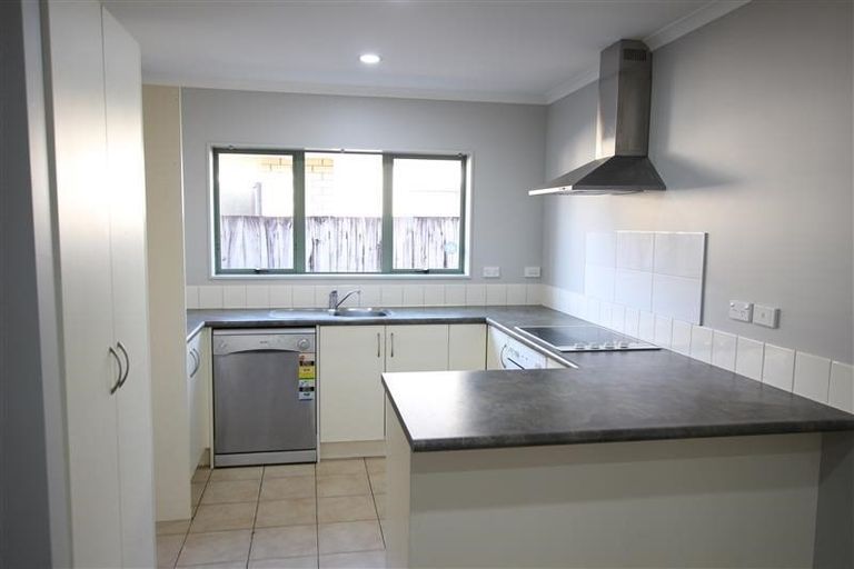 Photo of property in 2 Ettrick Lane, Papakura, 2110