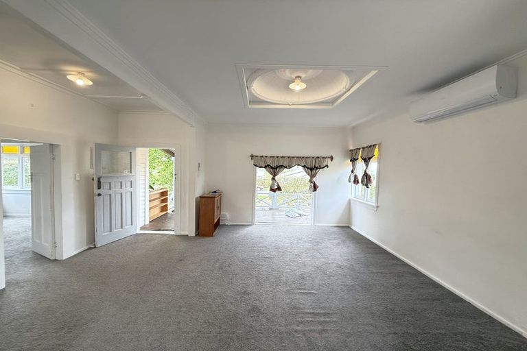 Photo of property in 11 Clayburn Road, Glen Eden, Auckland, 0602