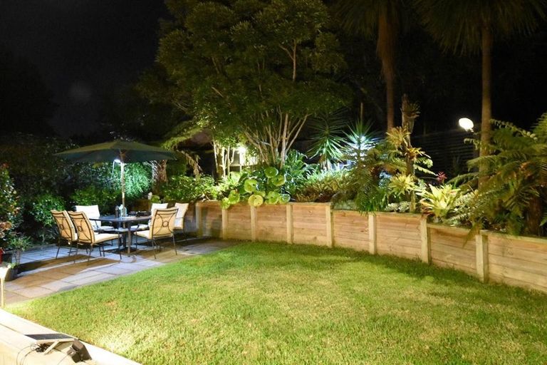 Photo of property in 2/3 Diosma Place, Botany Downs, Auckland, 2010