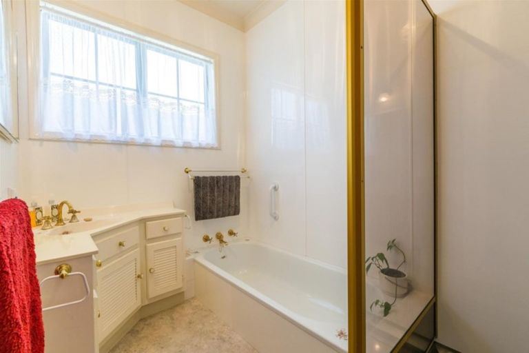 Photo of property in 5 Plassey Street, Havelock North, 4130