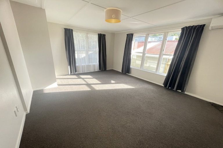 Photo of property in 8a Frederick Street, Tawa, Wellington, 5028