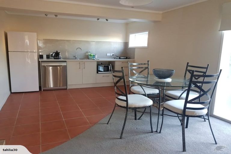 Photo of property in 3 Lintaine Place, Glen Innes, Auckland, 1072