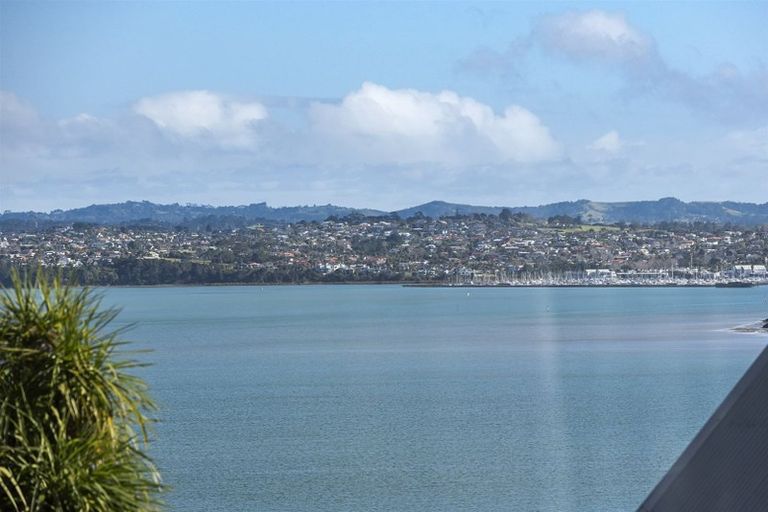 Photo of property in 27 Hadfield Street, Beach Haven, Auckland, 0626
