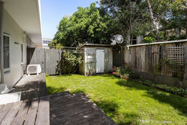 Photo of property in Hobson Flats, 2/1 Hobson Street, Pipitea, Wellington, 6011
