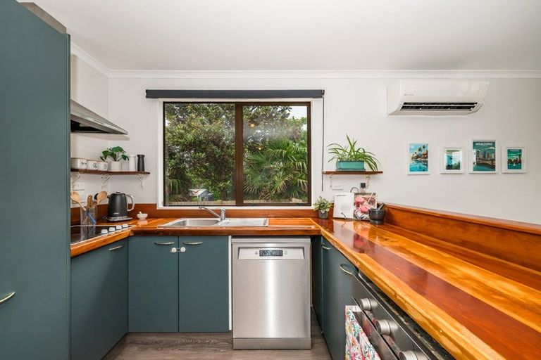 Photo of property in 3 Michael Road, Paraparaumu Beach, Paraparaumu, 5032