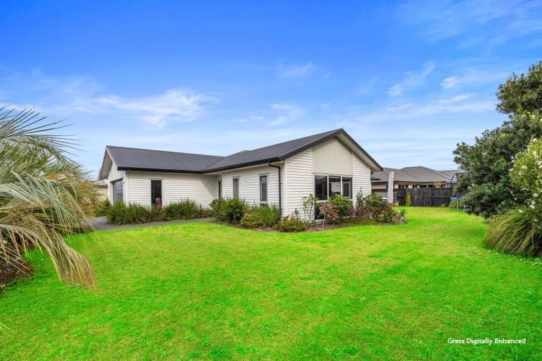 Photo of property in 16 Raiha Street, Papamoa Beach, Papamoa, 3118