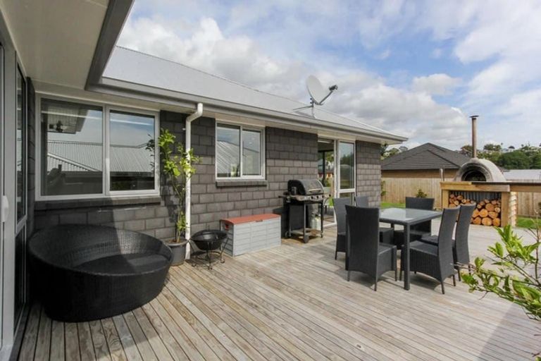 Photo of property in 2 Rayner Way, Glen Avon, New Plymouth, 4312